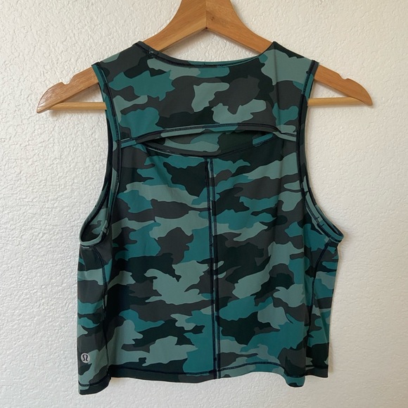 EUC Lululemon Sculpt Cropped Tank Size 4 Teal Camo hctt rnfg - Picture 5 of 6